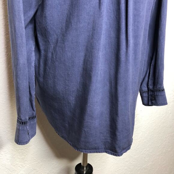Anthropologie Cloth & Stone dark blue eyelet trim button down top size Medium - Picture 12 of 15